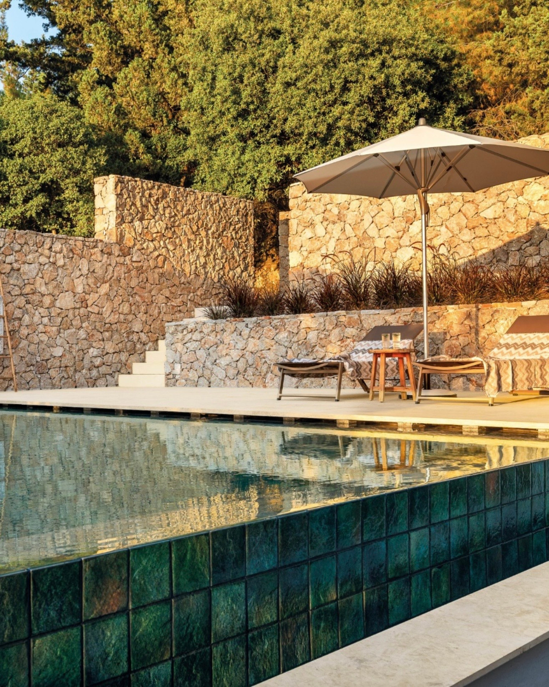 Quel carrelage effet Bali choisir pour une piscine haut de gamme à Sanary-sur-Mer près de Bandol ?