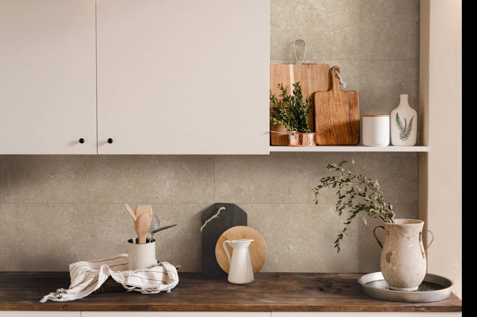 showroom carrelage effet pierre pour la cuisine à Hyères Var 83