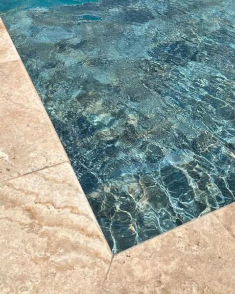 Effet pierre de Bali pour piscine à Puget-sur-Argens près de Fréjus