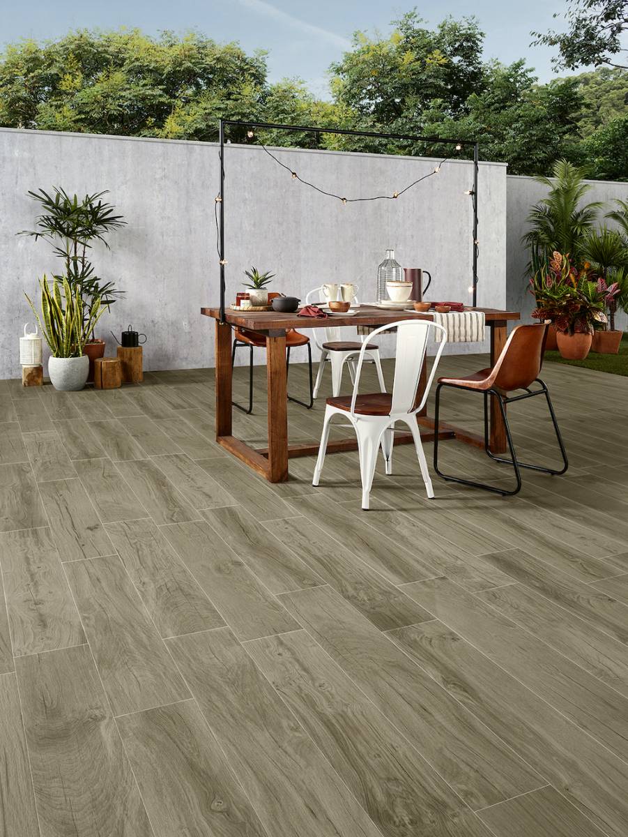 Achat carrelage extérieur effet bois pour terrasse et piscine à Toulon 83