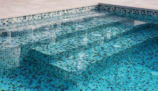 Où trouver de la belle mosaique pour piscine près de Toulon 83